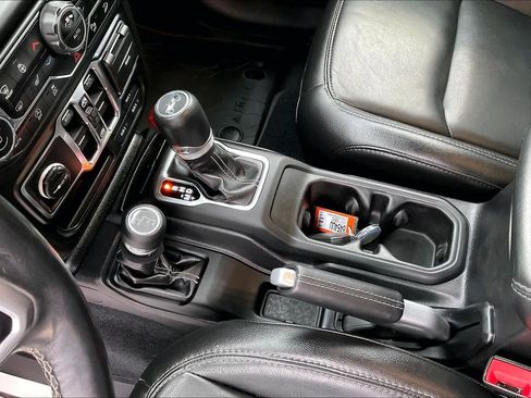 Used 2019 Jeep Wrangler Unlimited Sahara image 20