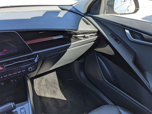 Certified 2023 Kia Niro SX Touring image 19