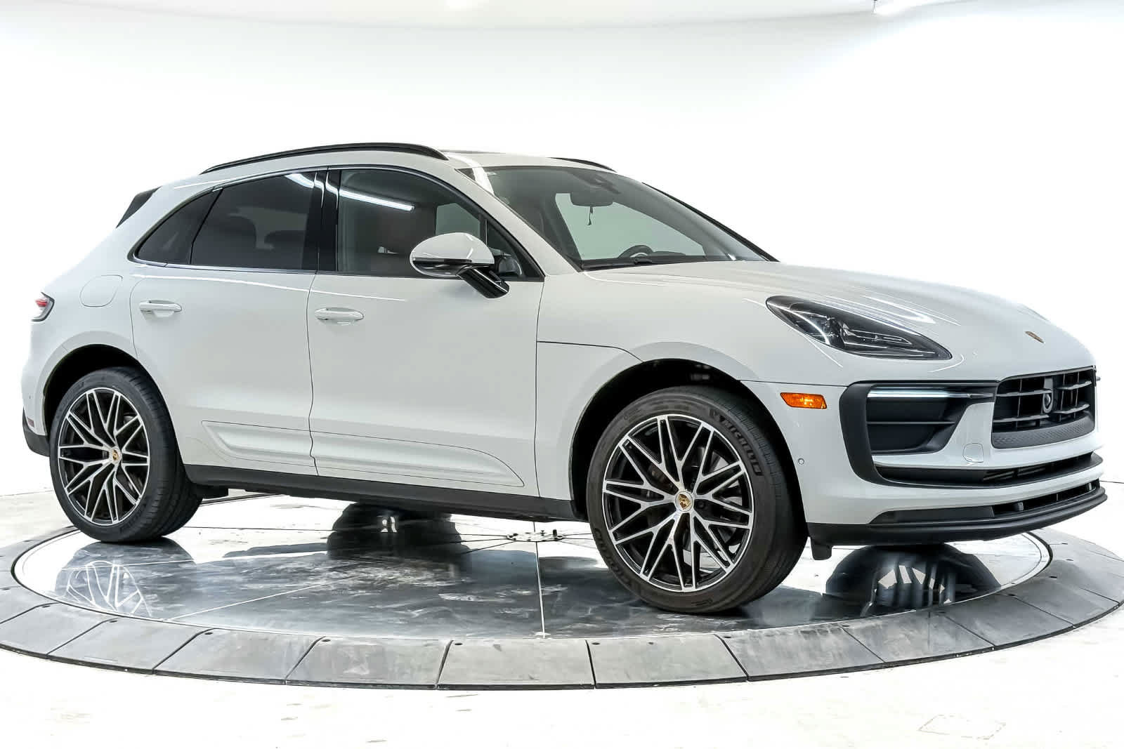 Certified 2023 Porsche Macan AWD/4WD image 7