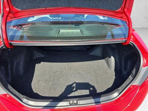 Used 2018 Toyota Corolla LE w/ LE Premium Package w/Moonroof FWD image 12