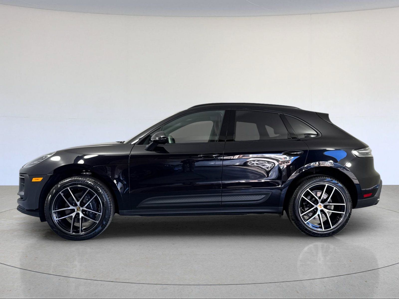 Certified 2026 Porsche Macan AWD/4WD image 2