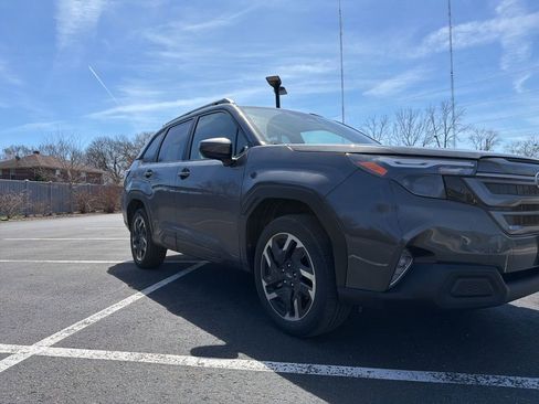 Used 2025 Subaru Forester Premium image 7