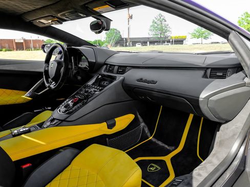 Used 2018 Lamborghini Aventador S AWD/4WD image 15