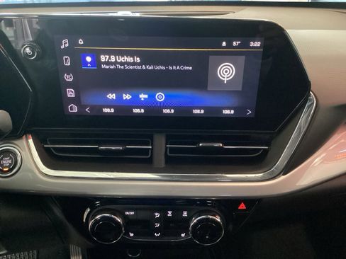 Used 2025 Chevrolet Trax LT w/ LT Convenience Package image 15