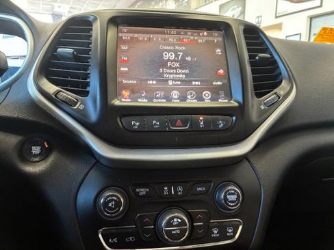 Used 2017 Jeep Cherokee Limited w/ Technology Group image 25