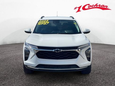 Used 2025 Chevrolet Trax LT w/ Driver Confidence Package FWD image 28