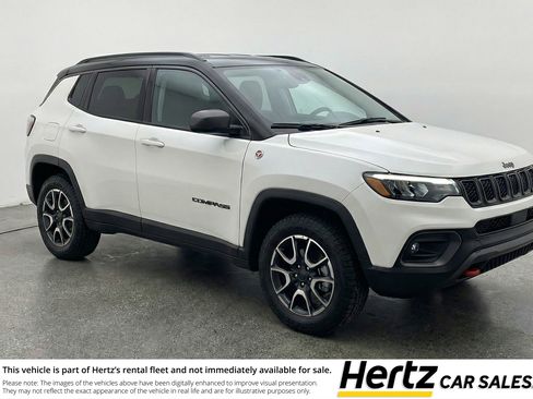 Used 2025 Jeep Compass Trailhawk image 1