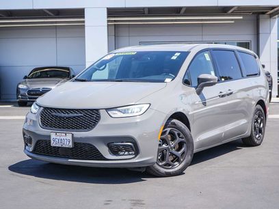 Used 2022 Chrysler Pacifica Limited w/ S Appearance Package