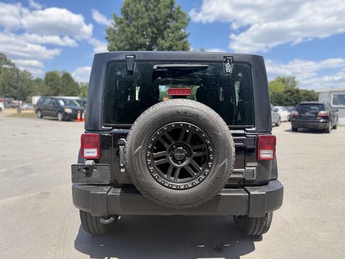 Used 2018 Jeep Wrangler Sport AWD/4WD image 6