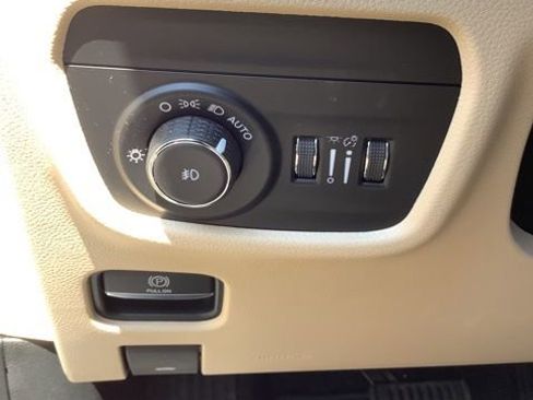 Certified 2023 Jeep Grand Cherokee Limited AWD/4WD image 28