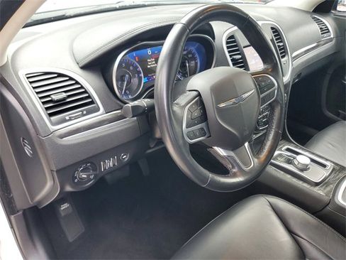 Used 2022 Chrysler 300 Touring L image 17