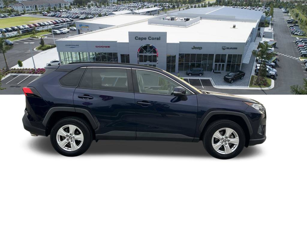 Used 2021 Toyota RAV4 XLE w/ Convenience Package FWD image 5