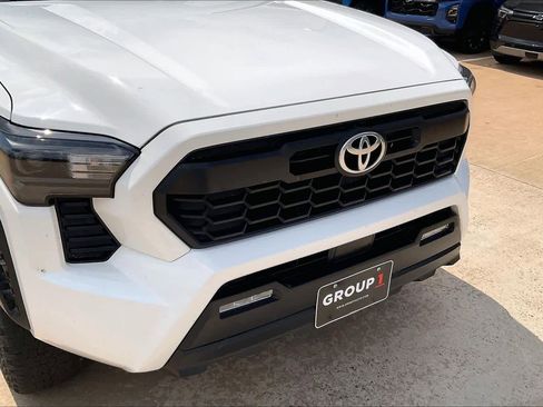 Used 2024 Toyota Tacoma TRD Off-Road AWD/4WD image 29