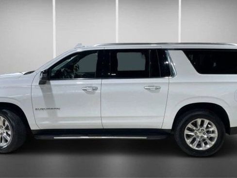 Used 2023 Chevrolet Suburban Premier image 7