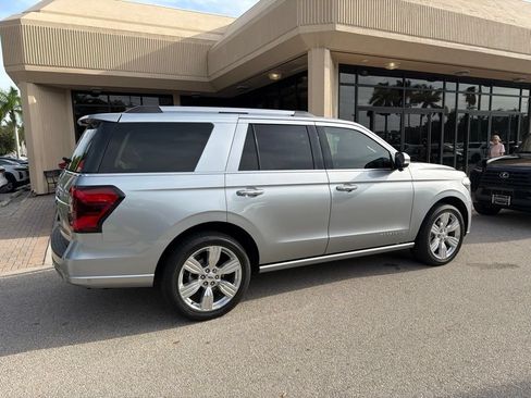 Used 2024 Ford Expedition Platinum AWD/4WD image 4