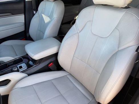 Used 2022 Kia Telluride EX w/ EX Premium Package image 11