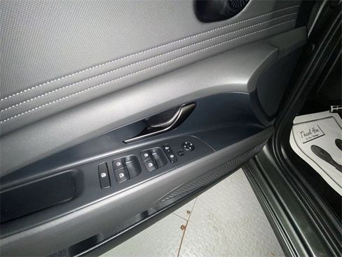 Used 2025 Hyundai Elantra Sport image 13