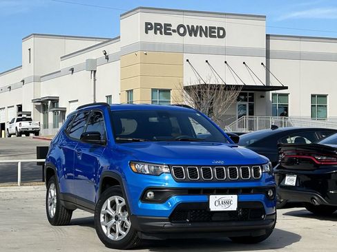 Used 2025 Jeep Compass Latitude image 2