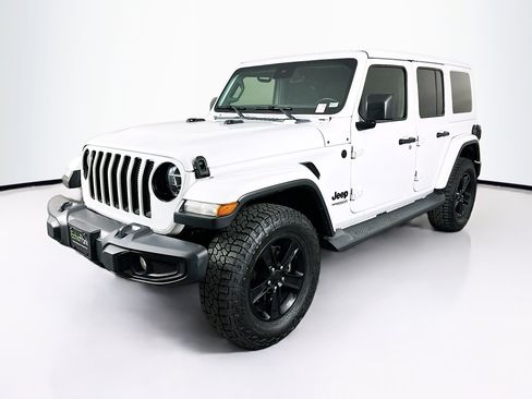 Used 2021 Jeep Wrangler Unlimited Sahara AWD/4WD image 3