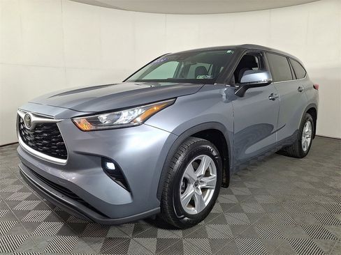 Used 2020 Toyota Highlander LE image 6