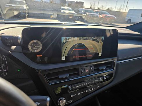 Used 2024 Lexus ES 300h w/ Premium Package image 28