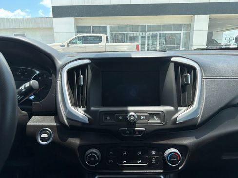 Used 2024 GMC Terrain SLE FWD image 10