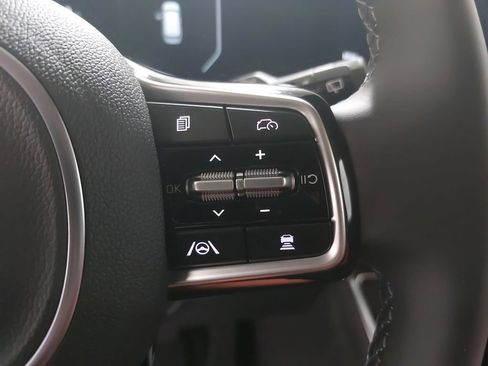 Used 2026 Kia Carnival SX w/ SX Dark Edition Package FWD image 19