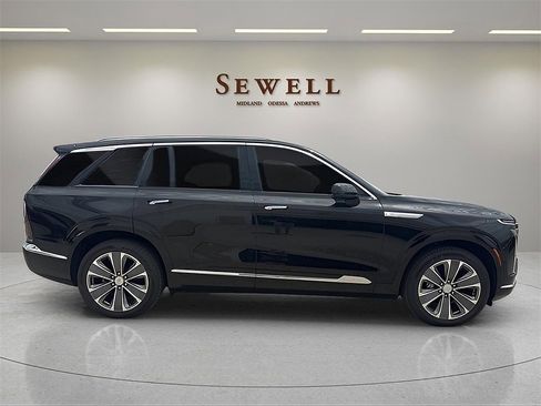 New 2026 Cadillac Vistiq Luxury image 11