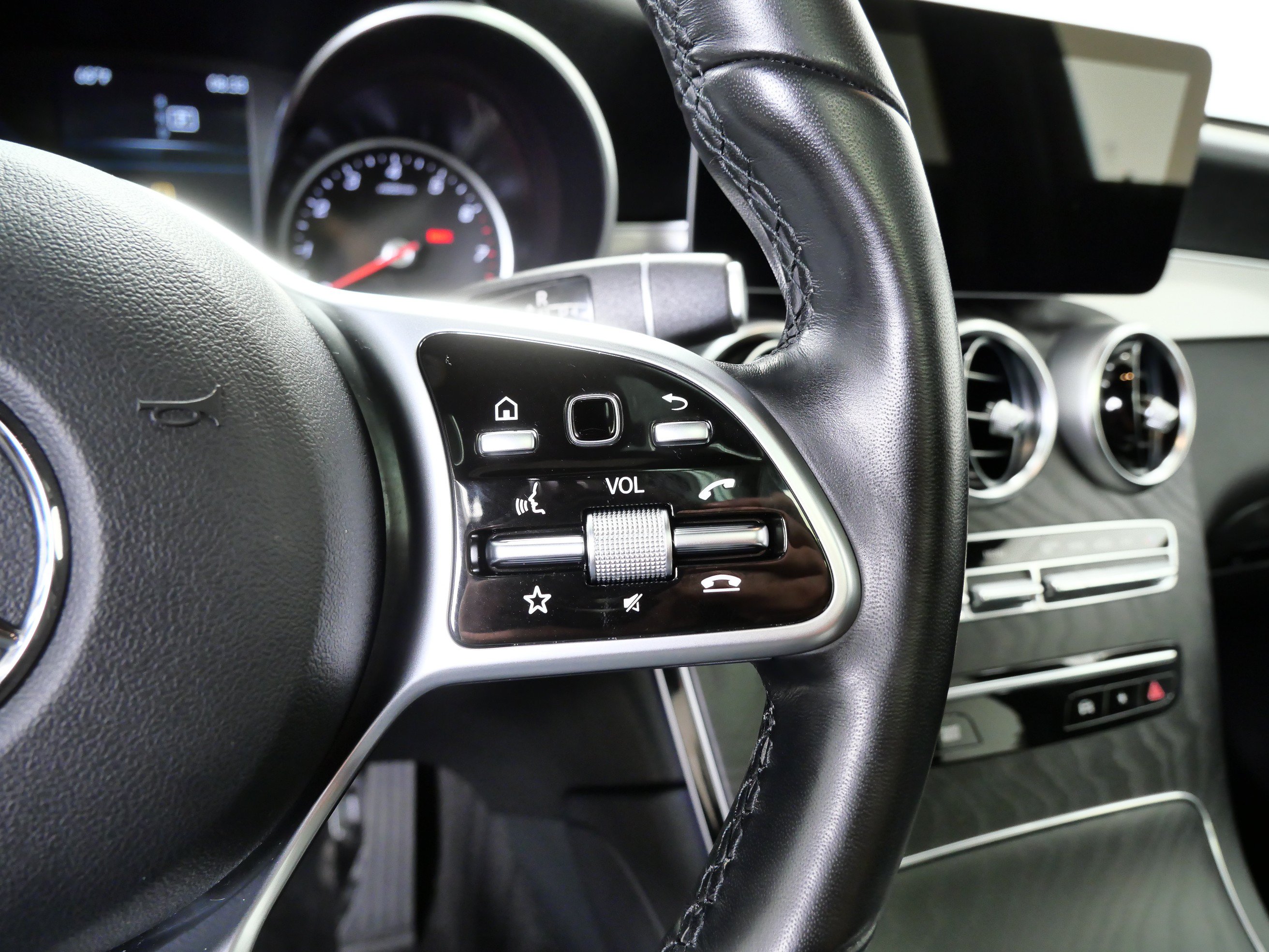 Used 2022 Mercedes-Benz GLC 300 4MATIC image 29