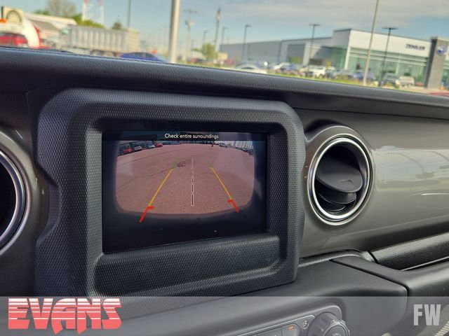 Used 2019 Jeep Wrangler Unlimited Sahara AWD/4WD image 9