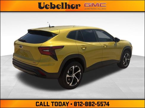 Used 2025 Chevrolet Trax RS FWD image 4