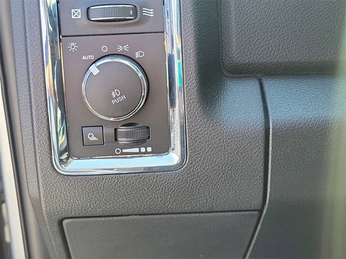 Used 2018 RAM 1500 Laramie image 24