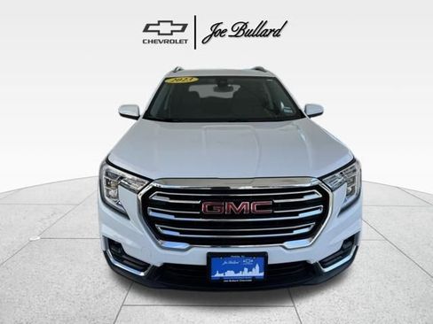 Used 2023 GMC Terrain SLT image 3