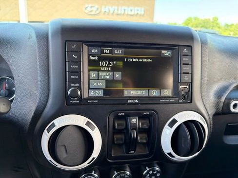 Used 2015 Jeep Wrangler Unlimited Sahara AWD/4WD image 5