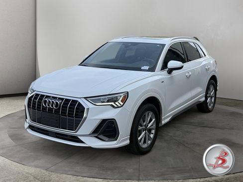 Used 2023 Audi Q3 2.0T Premium image 2