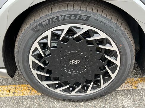 New 2024 Hyundai Ioniq 5 Limited image 9