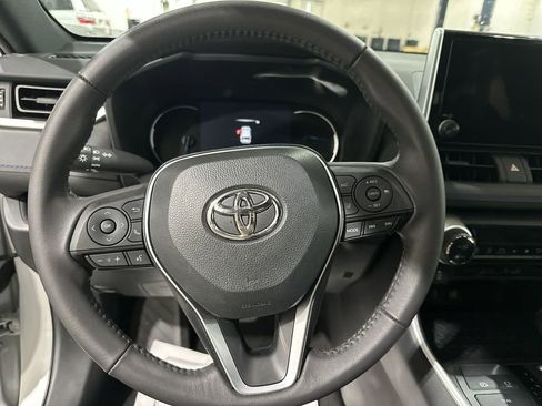Used 2023 Toyota RAV4 SE image 11