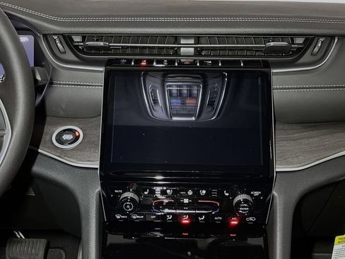 New 2025 Jeep Grand Cherokee Limited w/ Luxury Tech Group II image 9