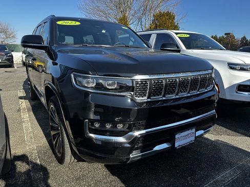 Used 2023 Jeep Grand Wagoneer 4WD image 2