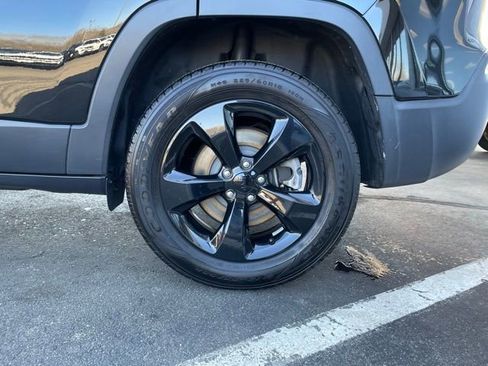 Used 2021 Jeep Cherokee Latitude Plus image 33