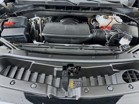 Used 2025 GMC Yukon AT4 w/ AT4 Premium Package image 34