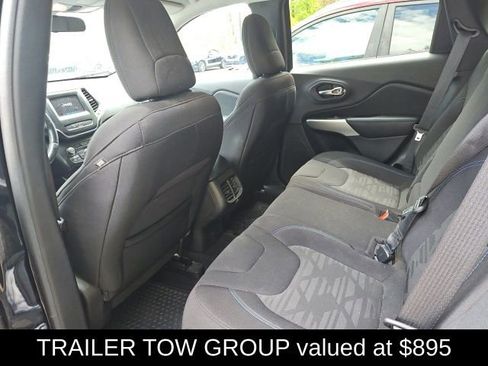 Used 2020 Jeep Cherokee Latitude AWD/4WD image 6