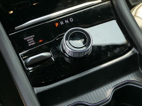 New 2026 Jeep Grand Cherokee L Limited w/ Limited Altitude Package AWD/4WD image 18