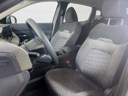 Certified 2025 Nissan Kicks SV image 17