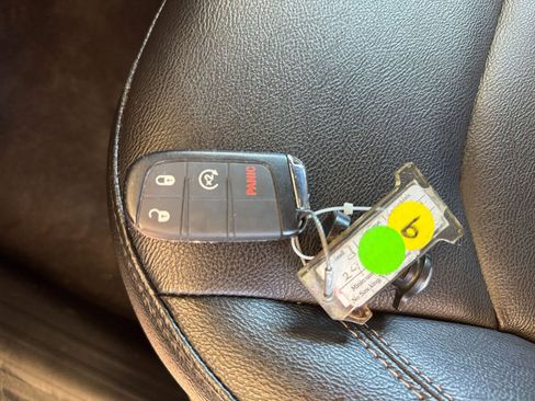 Used 2025 Jeep Compass Limited image 21