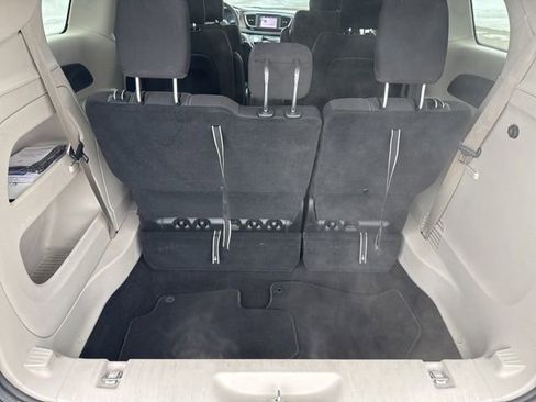 Used 2023 Chrysler Voyager LX image 17