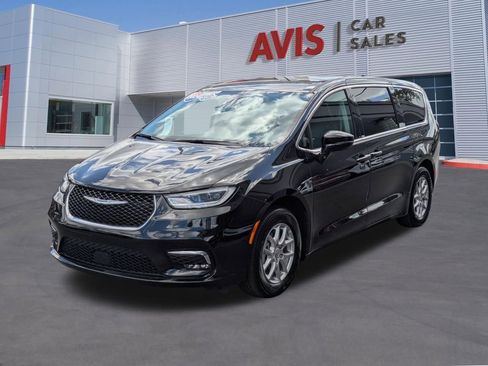 Used 2024 Chrysler Pacifica Touring-L FWD image 1