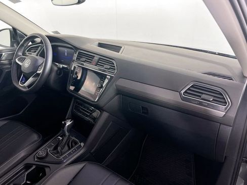 Used 2023 Volkswagen Tiguan SE AWD/4WD image 28