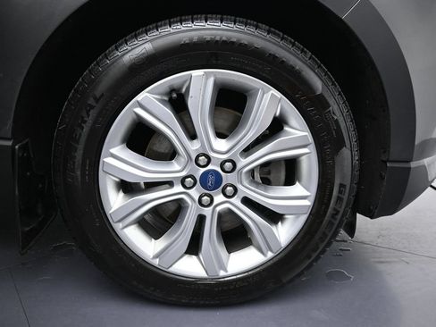 Used 2020 Ford Edge Titanium AWD/4WD image 32