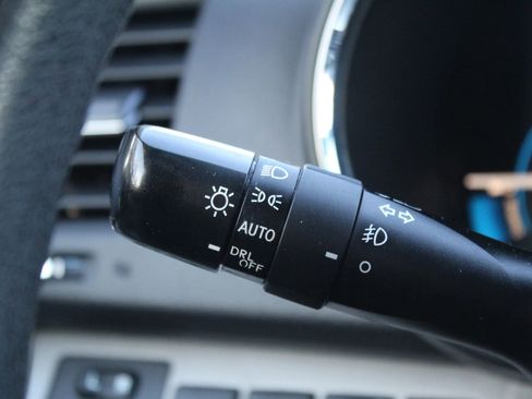 Used 2011 Toyota Highlander Hybrid w/ Cold Weather Pkg image 29